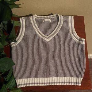 SHEIN Gray and White Ribbed Knit Vest